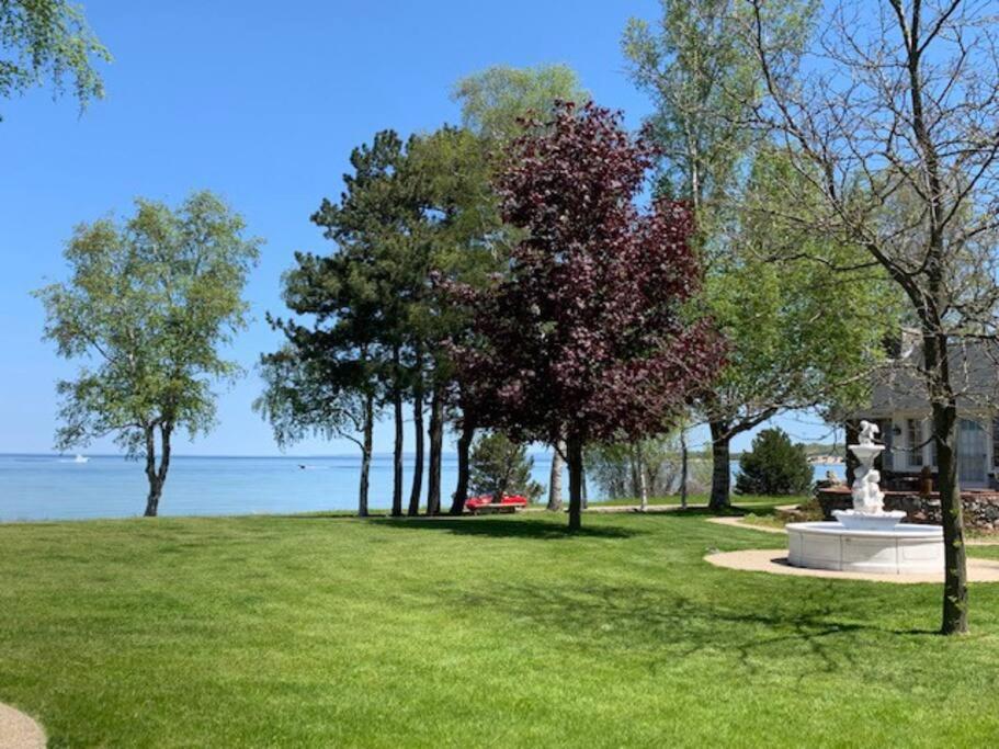 LAKE MICHIGAN EARL YOUNG STONE COTTAGE photo 1