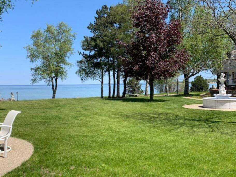 LAKE MICHIGAN EARL YOUNG STONE COTTAGE photo 3