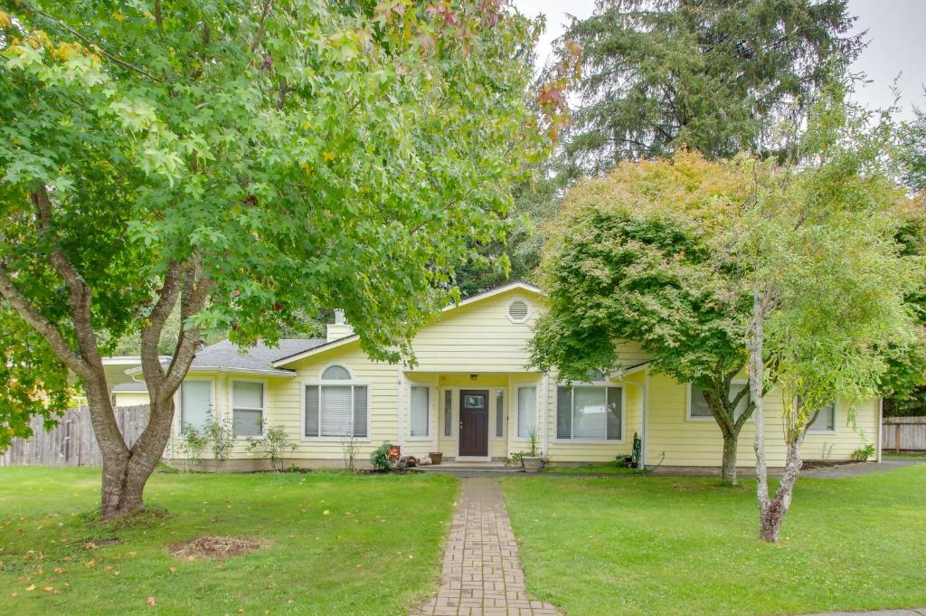 Coastal Retreat Near Redwoods and 2 Miles to Beach! photo 2