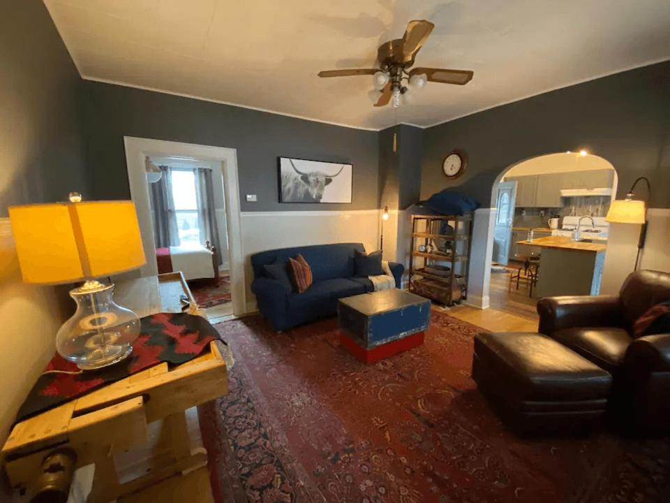 Cozy 3 & 4 Bed Home 2 Blocks to Hospitals & Lambeau image