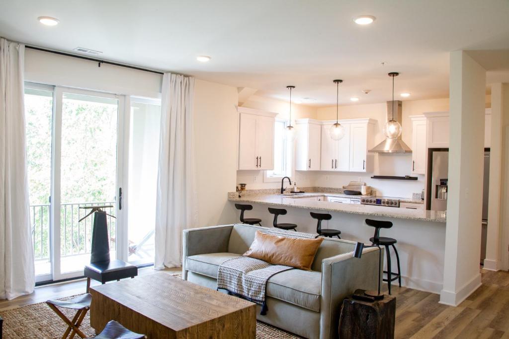 Apartment in Heart of Crozet Near KFV - Mtn Views 302 photo 3