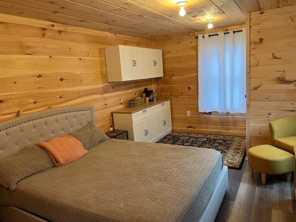 EcoCottage Private Hot Tub image