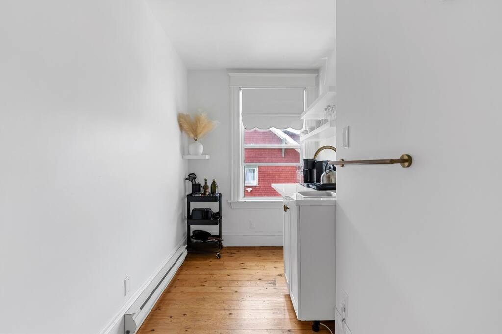 Studio 7 ~ 1 BDRM w/ Private Bath & Living Room photo 1