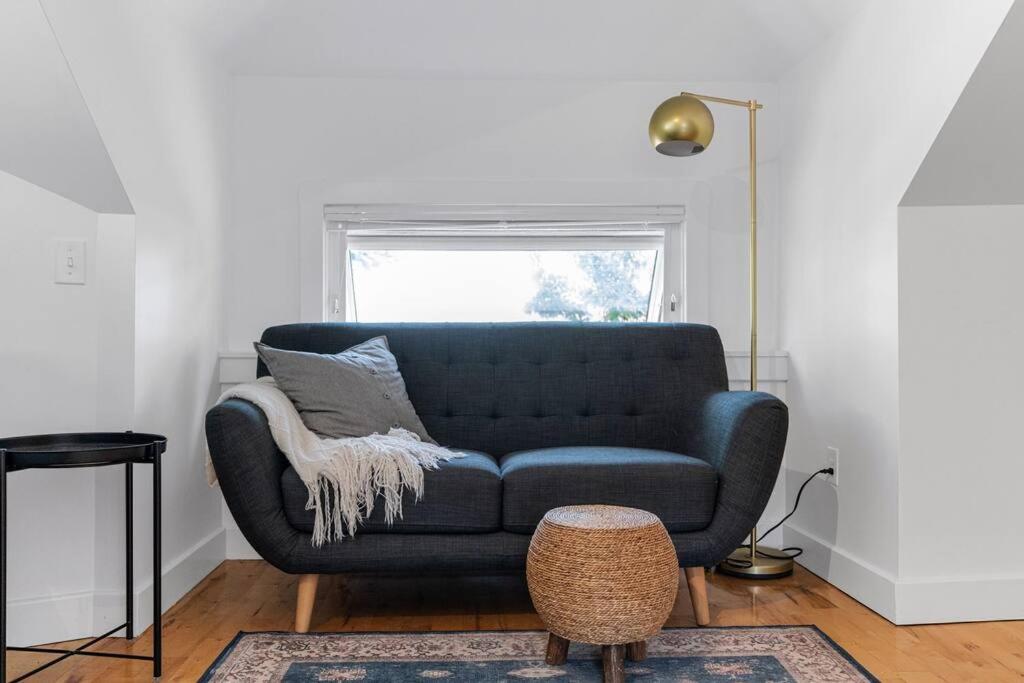 Studio 8~ Modern Loft w/ private balcony photo 1