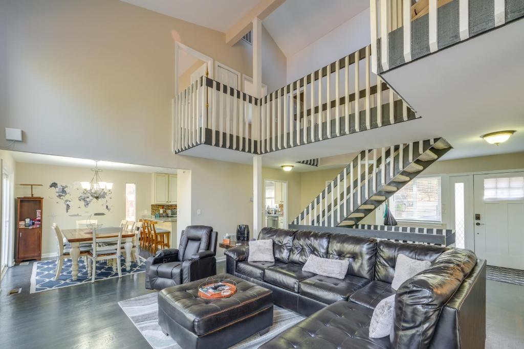 Spacious and Serene Lake Ridge Retreat with Game Room!