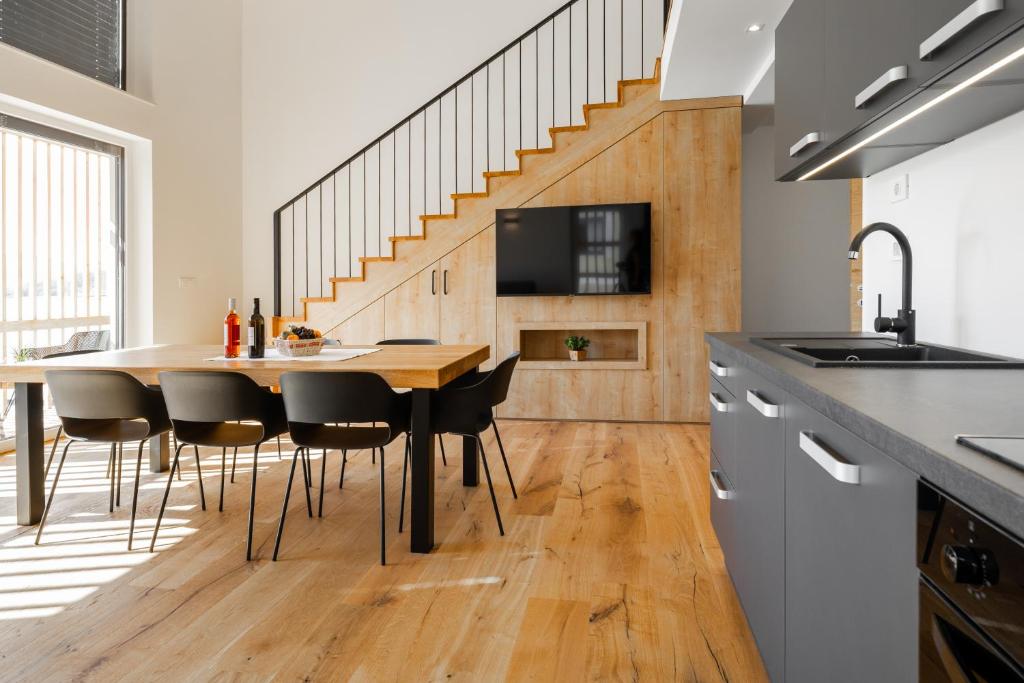 WINERY AND APARTMENTS MAROF
