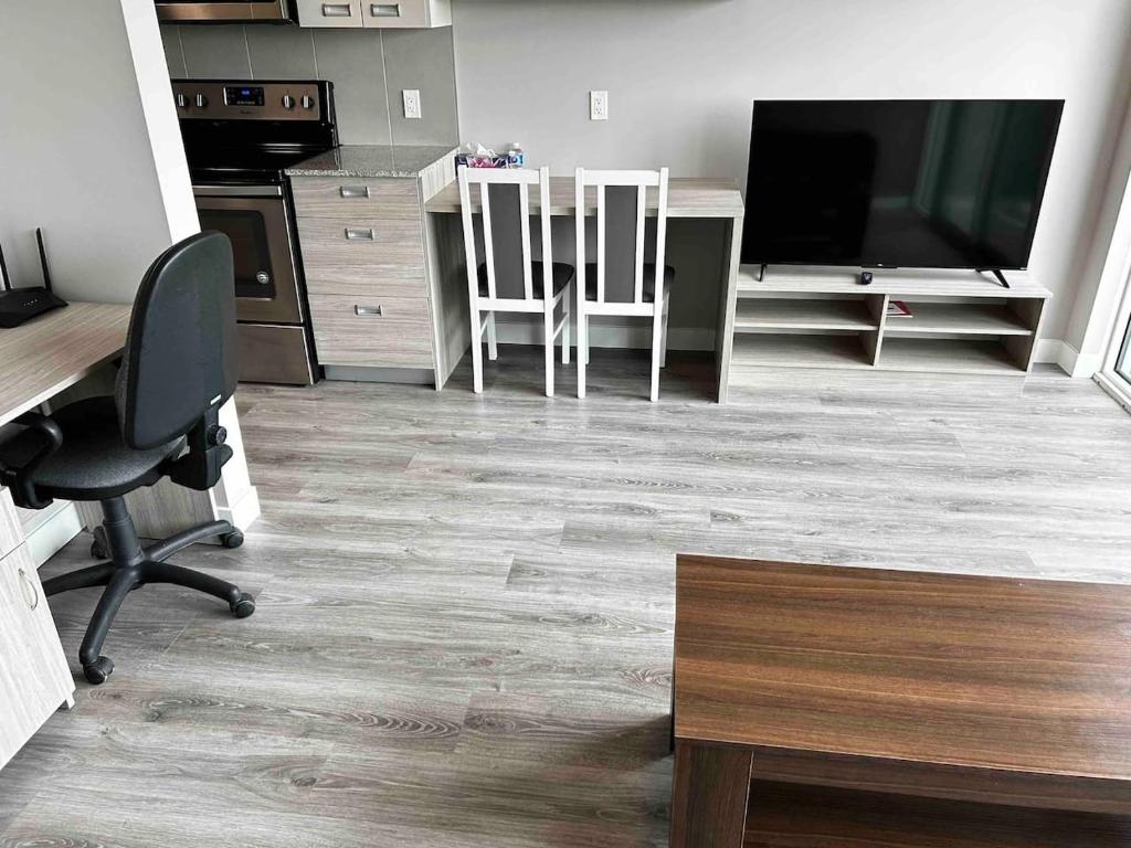 UW/WLU Entire 1Bed Apartment photo 1