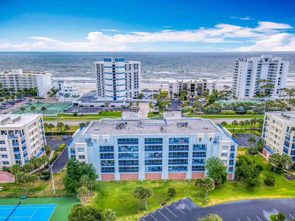 Beautiful 3 bedroom 2 bath condo with Breath taking views of the ocean. OW1-407 image