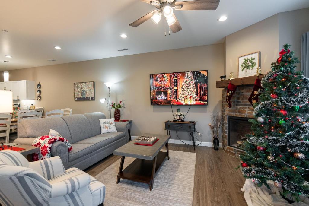 NEW BUILD - Walk-In 3BR - 2 Pools - FREE TICKETS INCLUDED - FHG-208 photo 1
