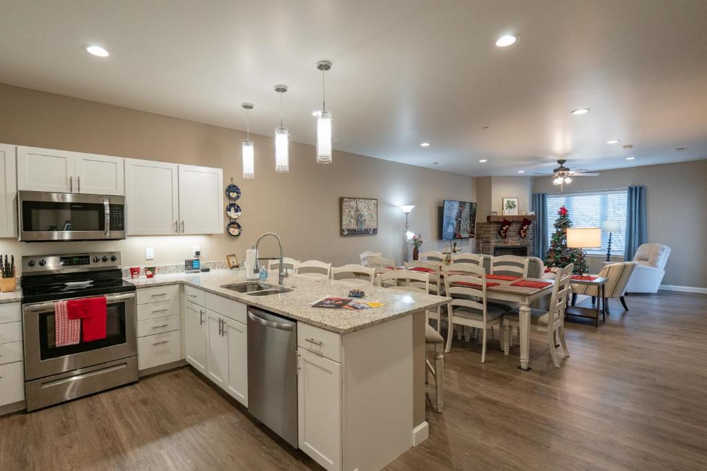 NEW BUILD - Walk-In 3BR - 2 Pools - FREE TICKETS INCLUDED - FHG-208 photo 2