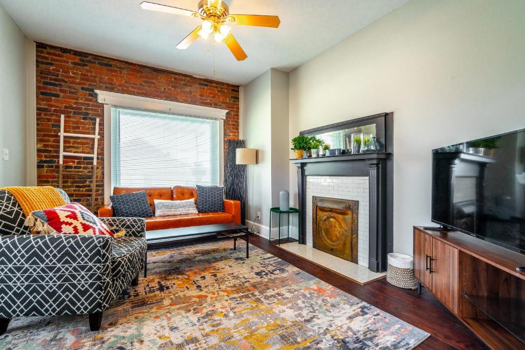 The River Jewel Southern Downtown Living photo 2