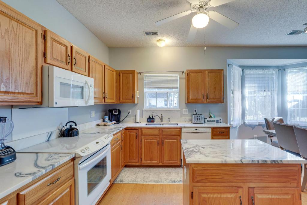 North Charleston Home Near Shopping and Dining! photo 1