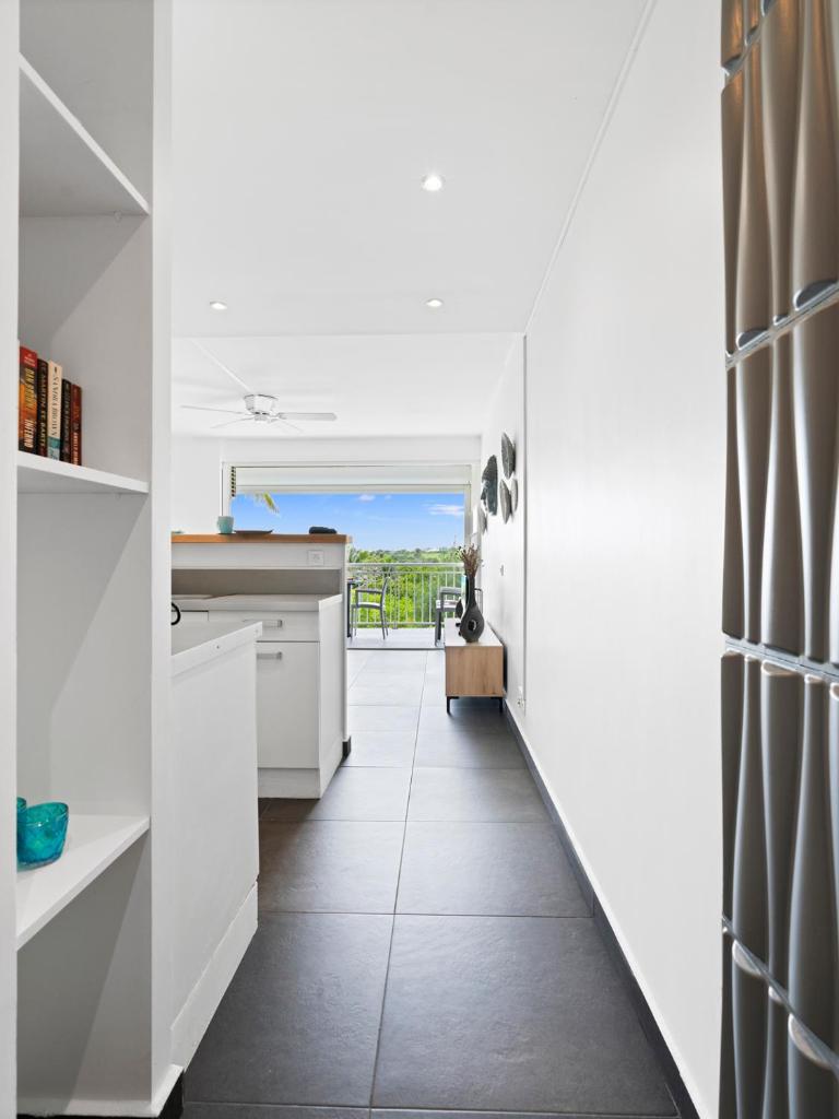 Newly Renovated 1 Bedroom Condo With Amazing Seaview! Beachfront Pool! photo 3
