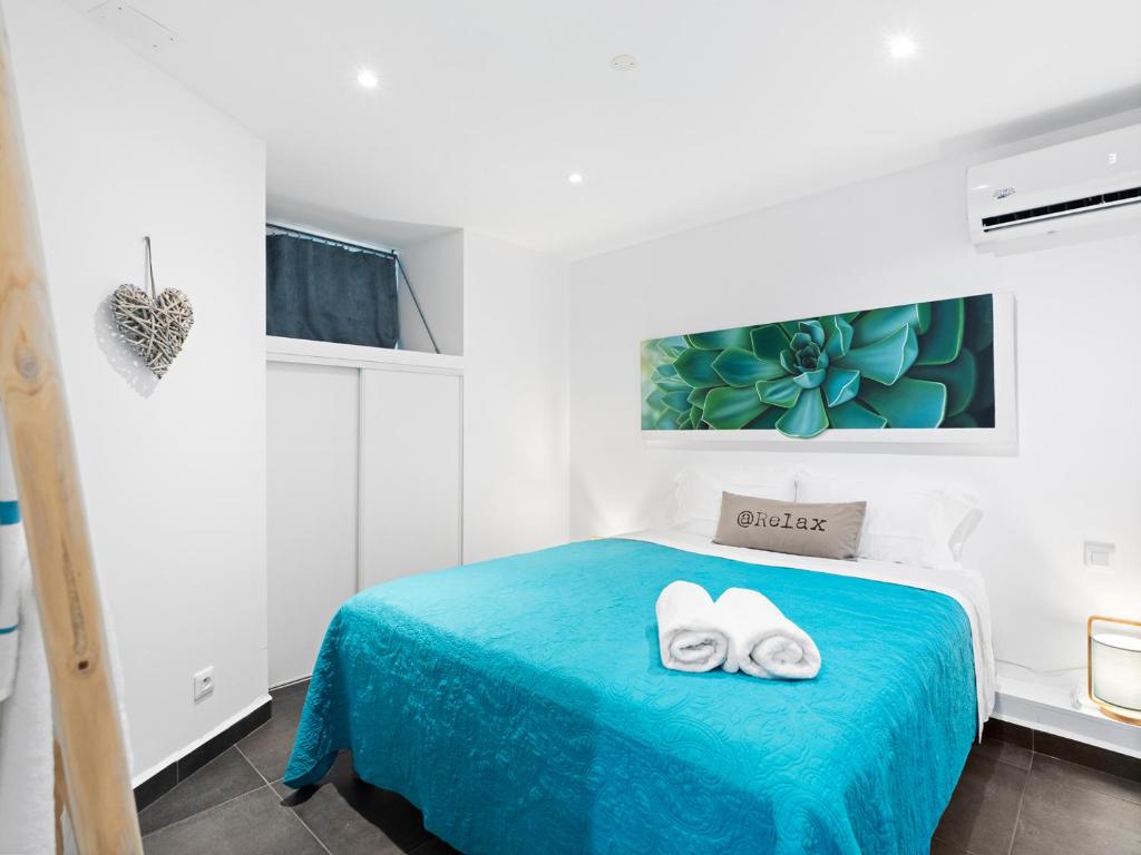 Newly Renovated 1 Bedroom Condo With Amazing Seaview! Beachfront Pool! photo 2