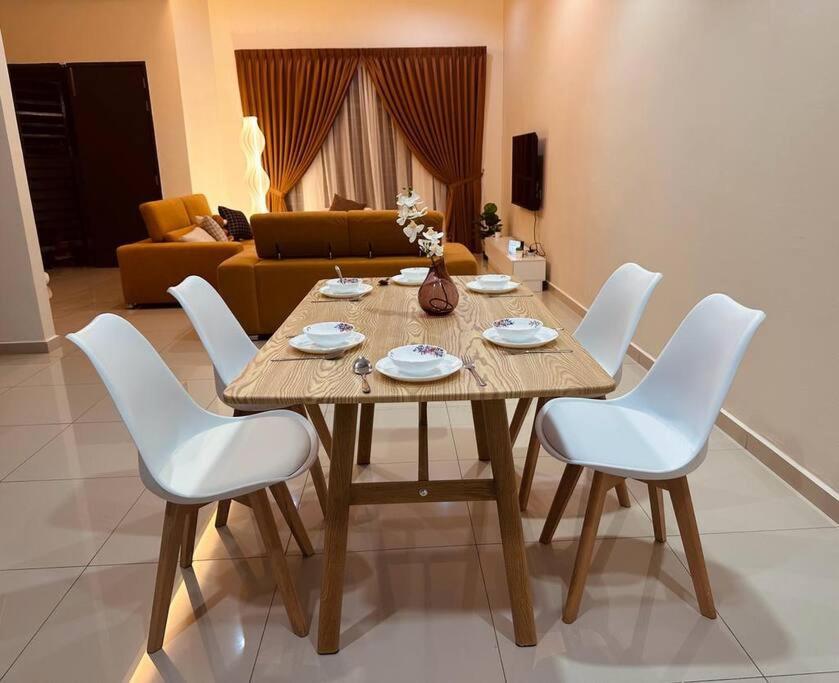 Kluang 4 bedrooms 4 bathrooms photo 3