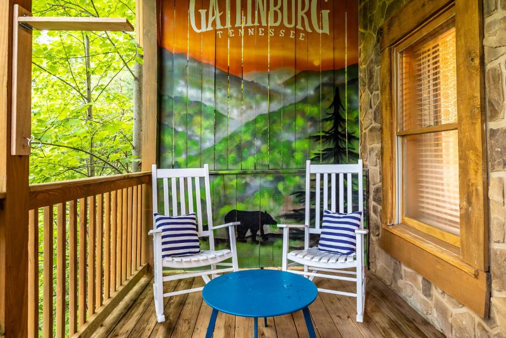 SmokiesBoutiqueCabins would love to host you at American Heritage! 5 minutes to Gatlinburg Strip! photo 1