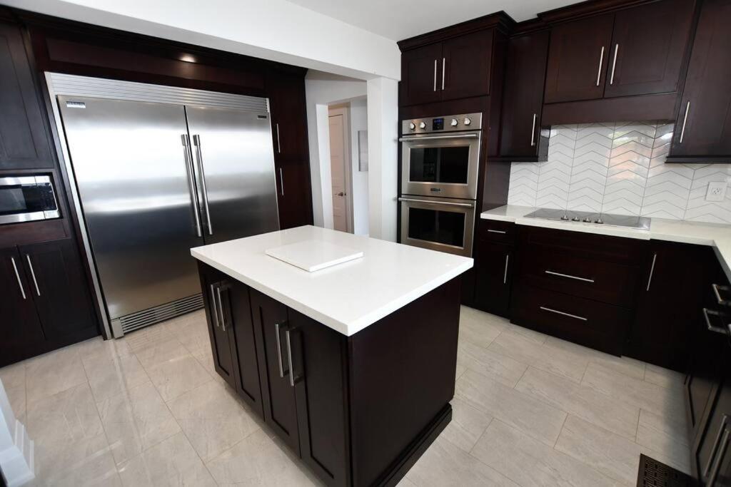 Balsam Brilliance, Modern Lake Home. photo 4