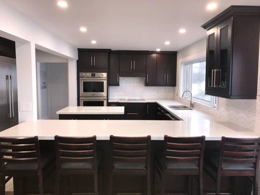 Balsam Brilliance, Modern Lake Home. photo 3