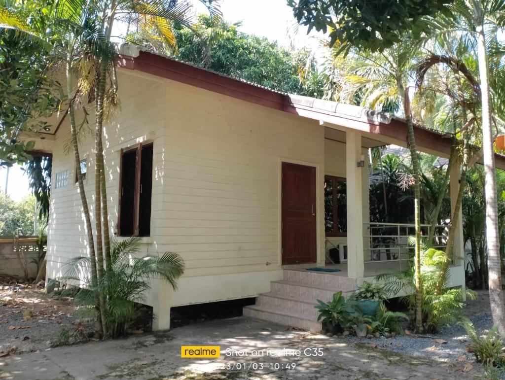 2 one bedroom houses 400 meters from the deach