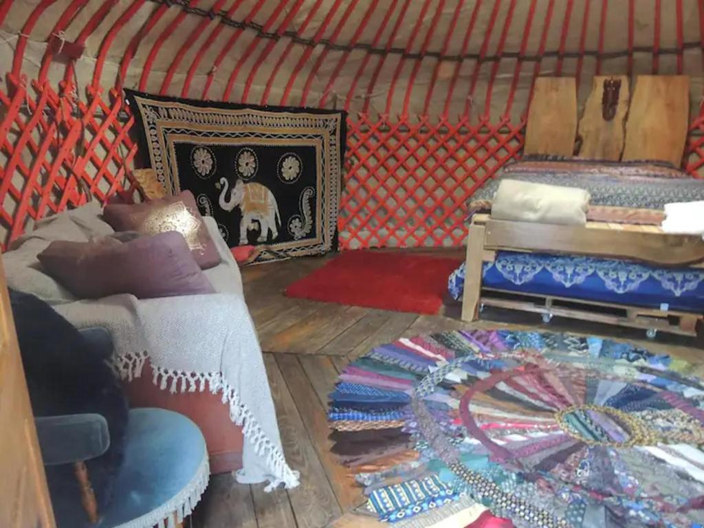 Yourte rustique sur petite ferme photo 4