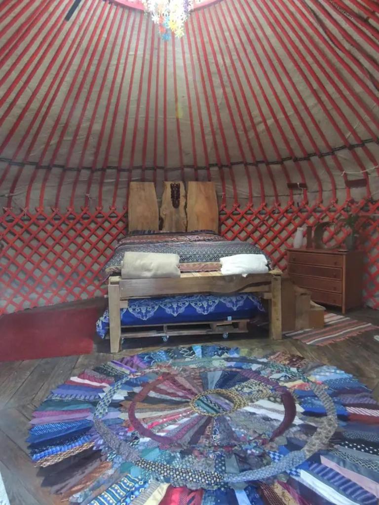 Yourte rustique sur petite ferme photo 2