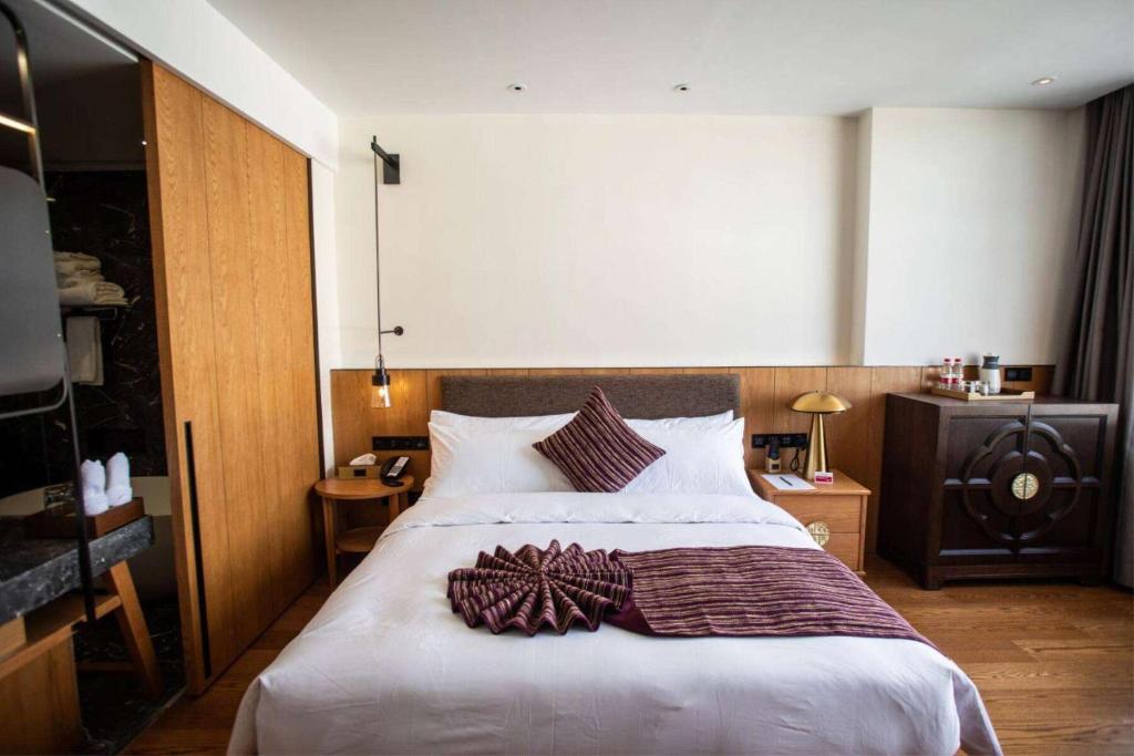 Ramada by Wyndham Diqing photo 1