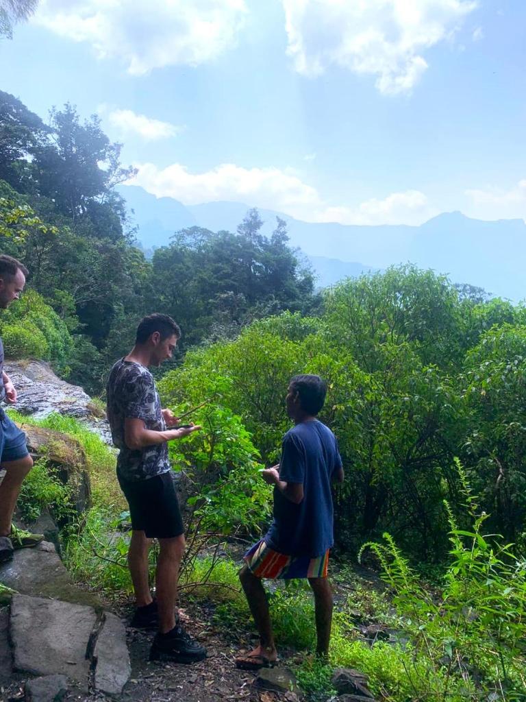 Trekkers' Hut Knuckles photo 2