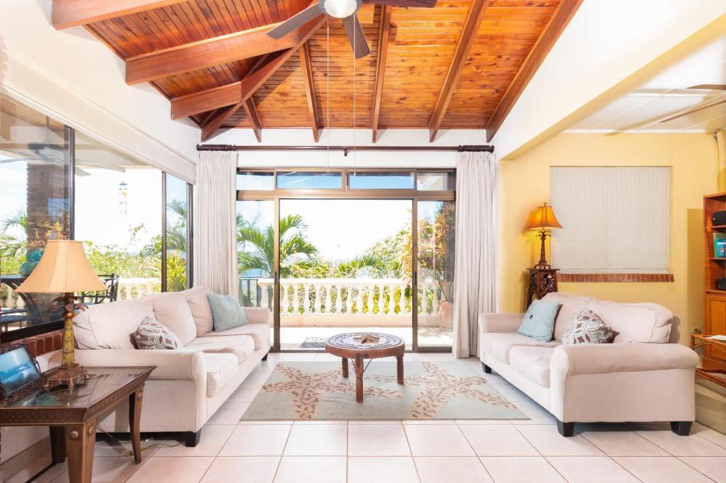 Luxury Flamingo villa with outdoor bar - pool and magnificent views photo 3