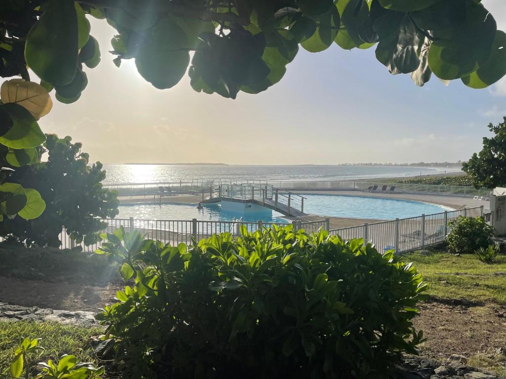 Newly Renovated 1 Bedroom Condo With Amazing Seaview! Beachfront Pool! photo 4