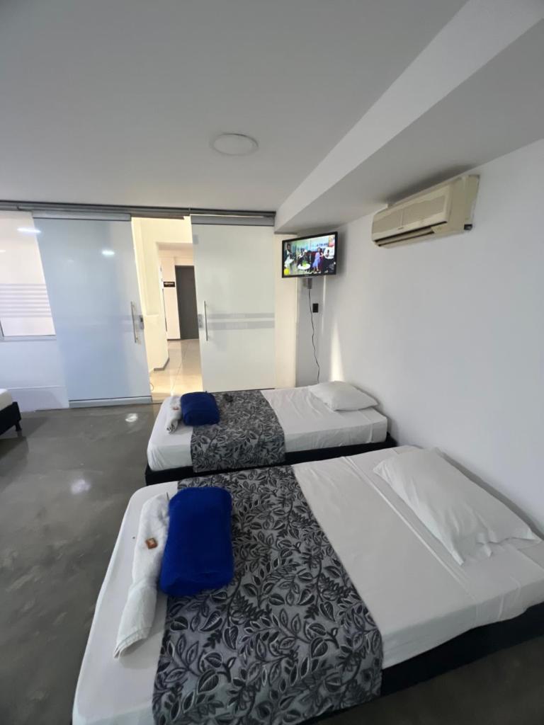 Apartamento para grupos grandes dentro de centro comercial con frisby photo 4