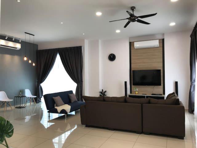 G-Homestay @ Sungai Abong Muar*10~20pax photo 1