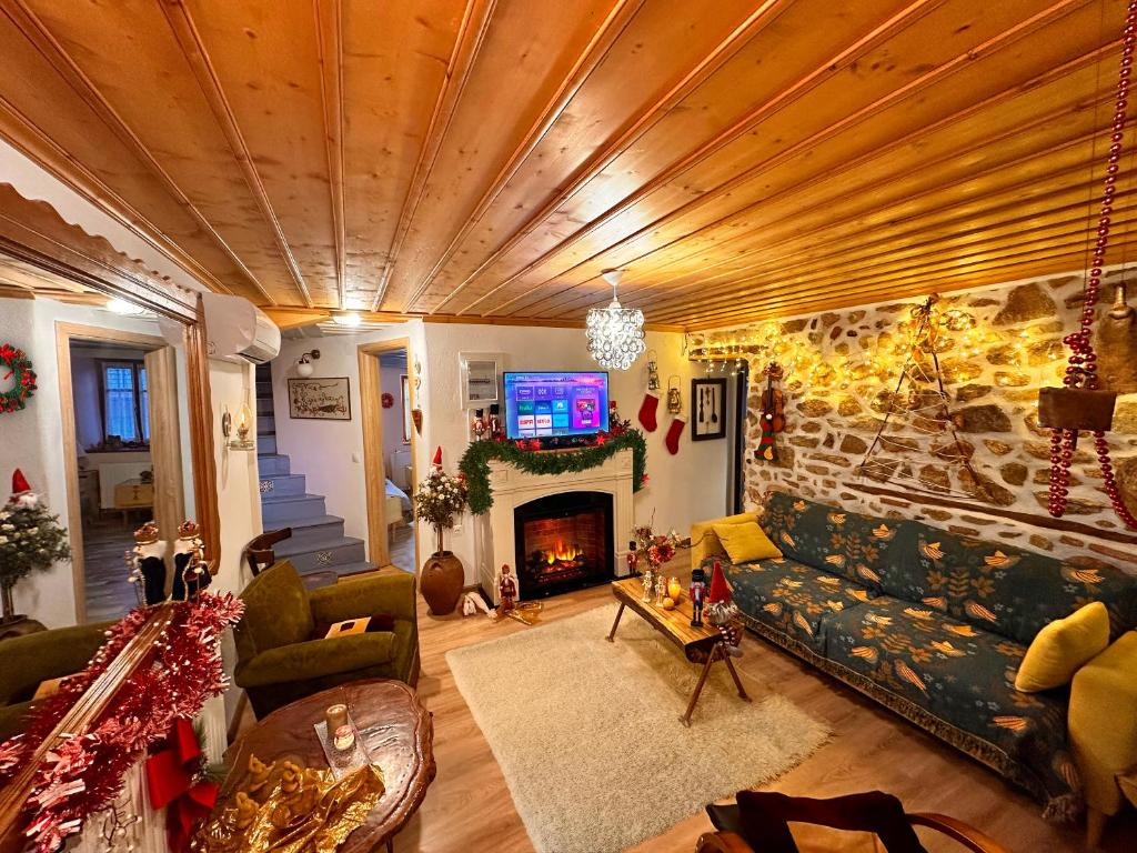 Renovated Old Manor House With Yard