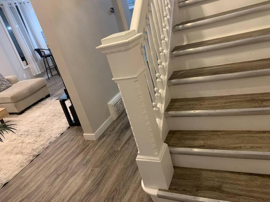 Sleek 3 bedroom home close to Exchange W parking photo 3