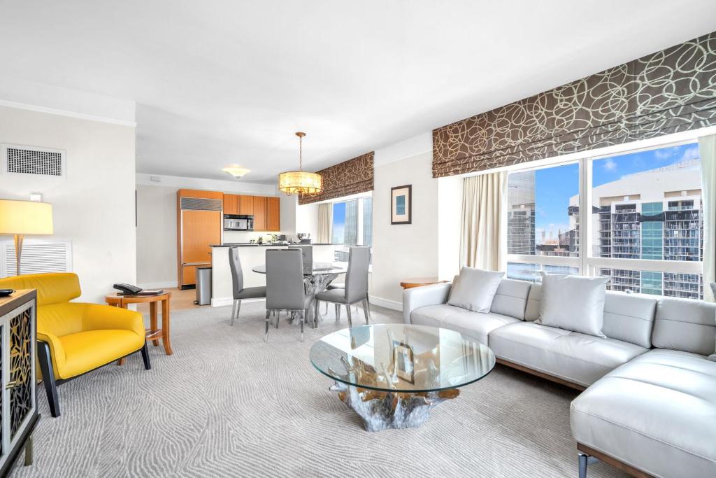 Private 2 Bedroom 2 Bath & King Studio Suites in the Four Seasons Hotel Miami image