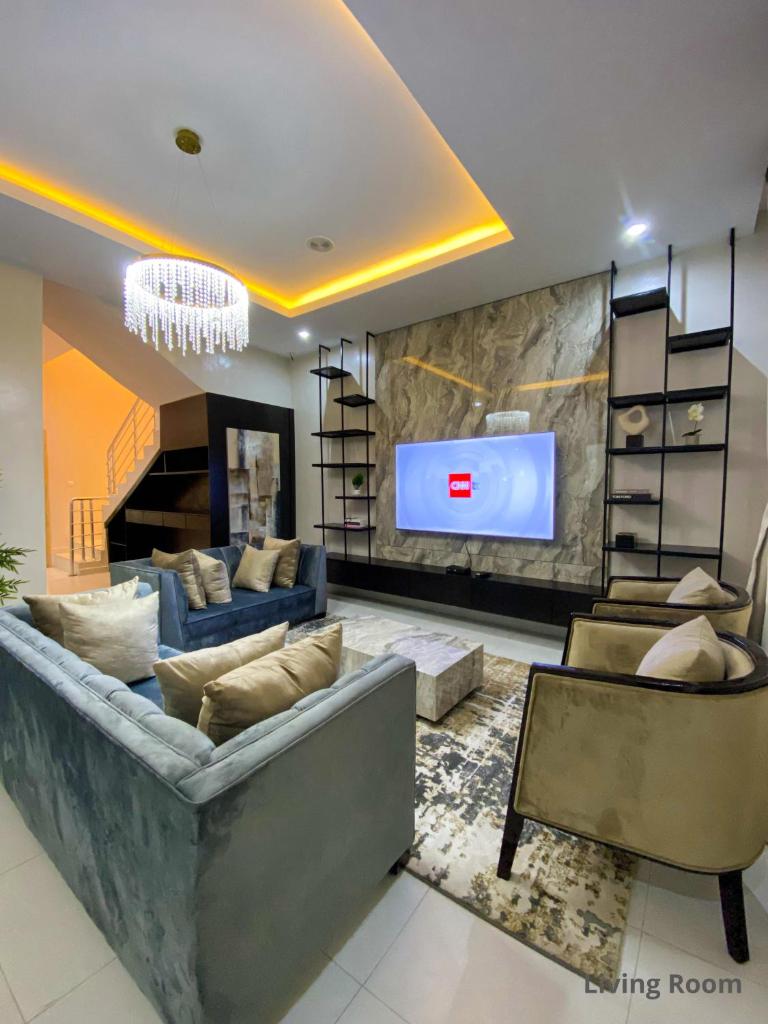 IVYs 4 Bedroom Luxury Entire Apartment Duplex with Wifi in Lekki