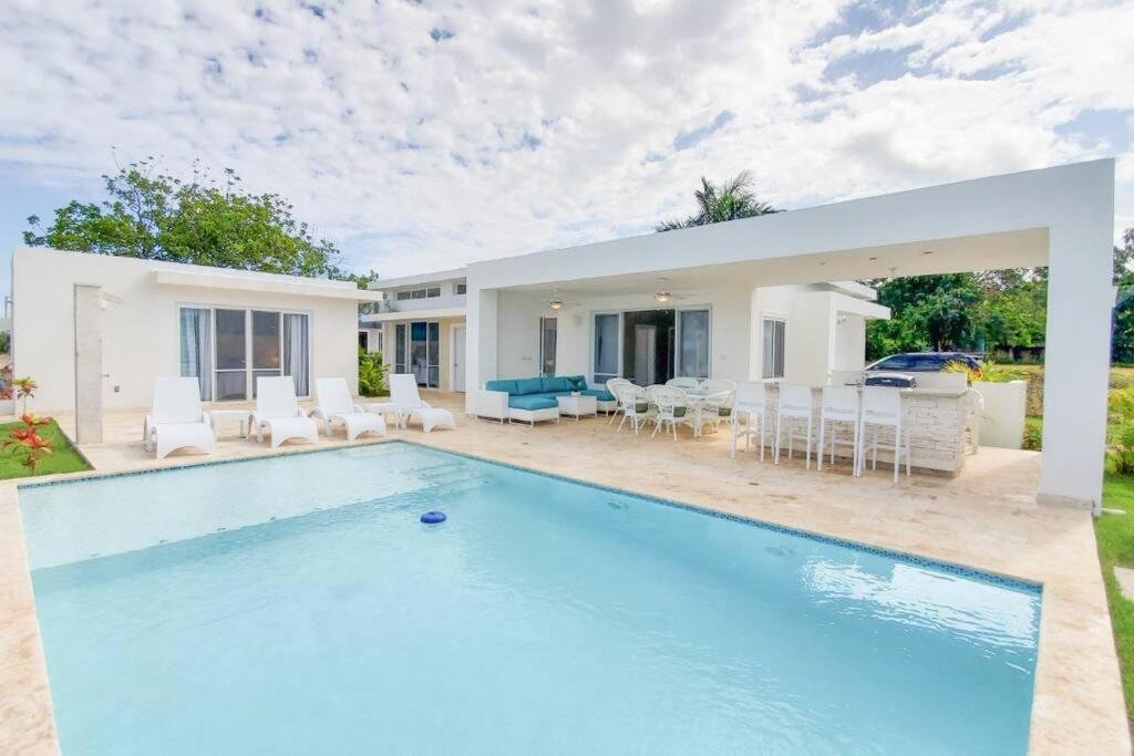 Spacious beautiful & elegant 3-bedroom villa.