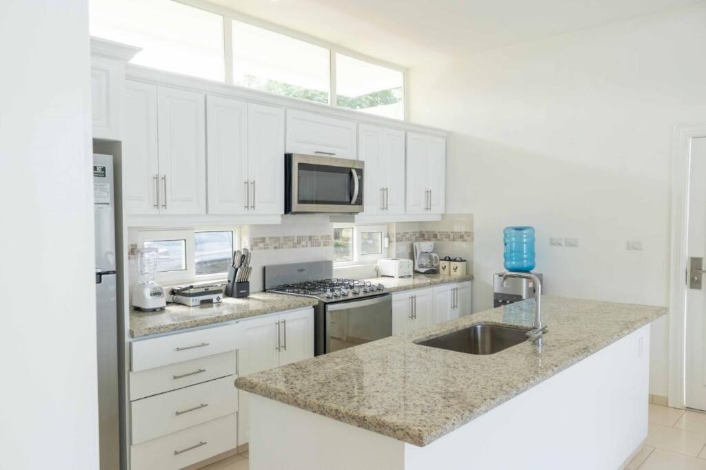 Spacious beautiful & elegant 3-bedroom villa. photo 1