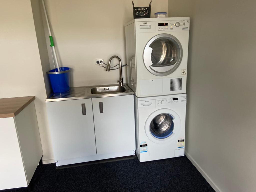Hamilton Hospital Retreat - 2 Bedroom Townhouse Modern Warm Quiet photo 4