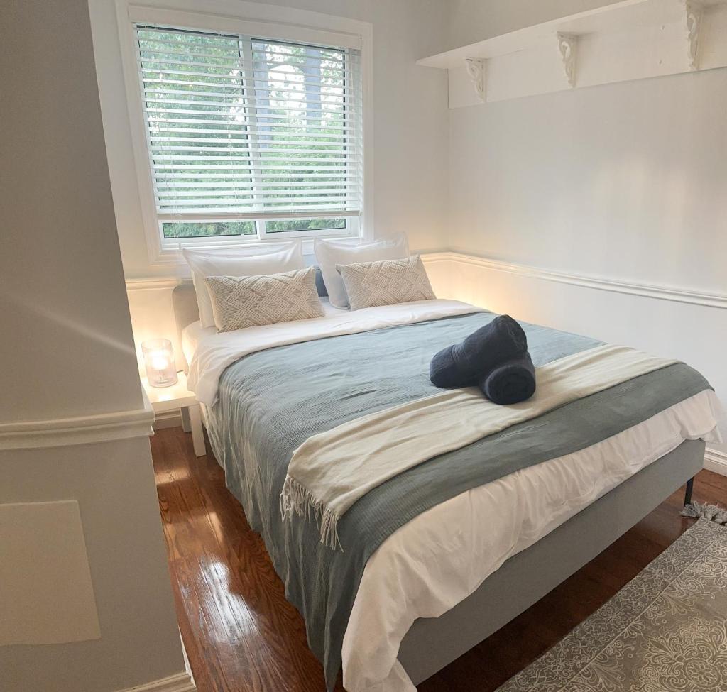 Oakville Retreat - 4 bedroom 5 beds - short walk from the lake photo 2