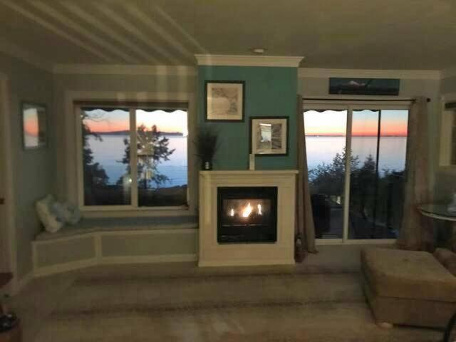 Sunset Escapes Waterfront Vacation rental photo 1