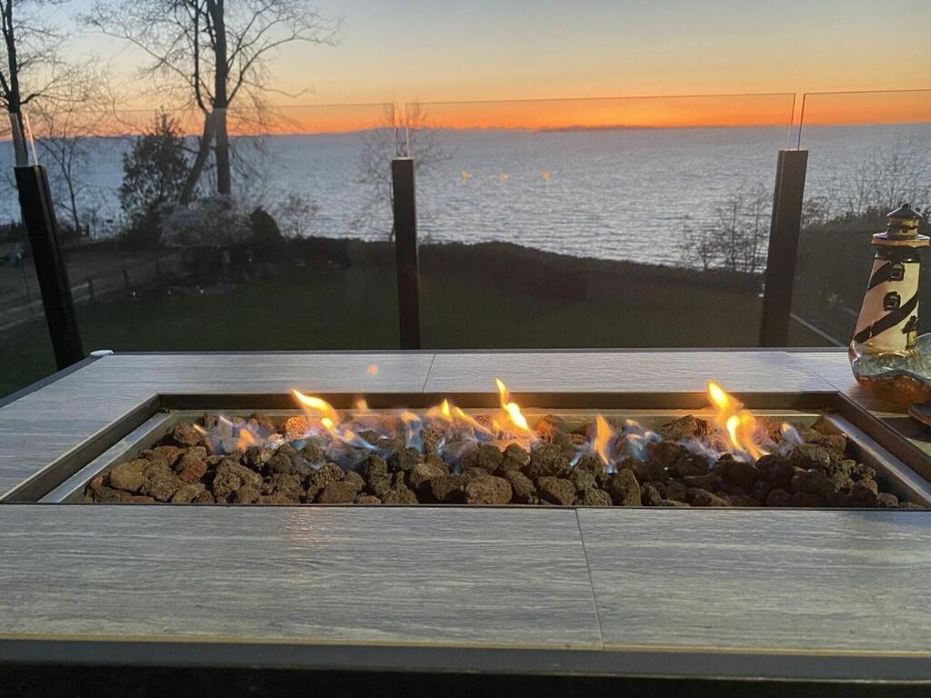 Sunset Escapes Waterfront Vacation rental photo 2