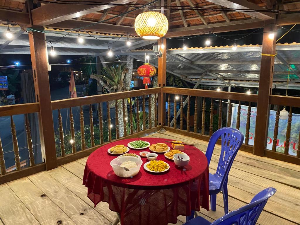 Hồng Gấm Homestay