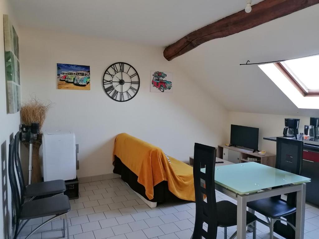 Appartement climatisé avec parking privé à Doué la fontaine photo 1