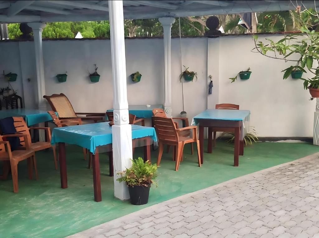 Traveller's Hostel Hikkaduwa photo 3