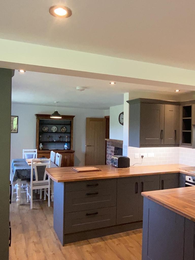 3 Bedroom Bungalow in Llanrhaeadr Ym - Tap to explore photos