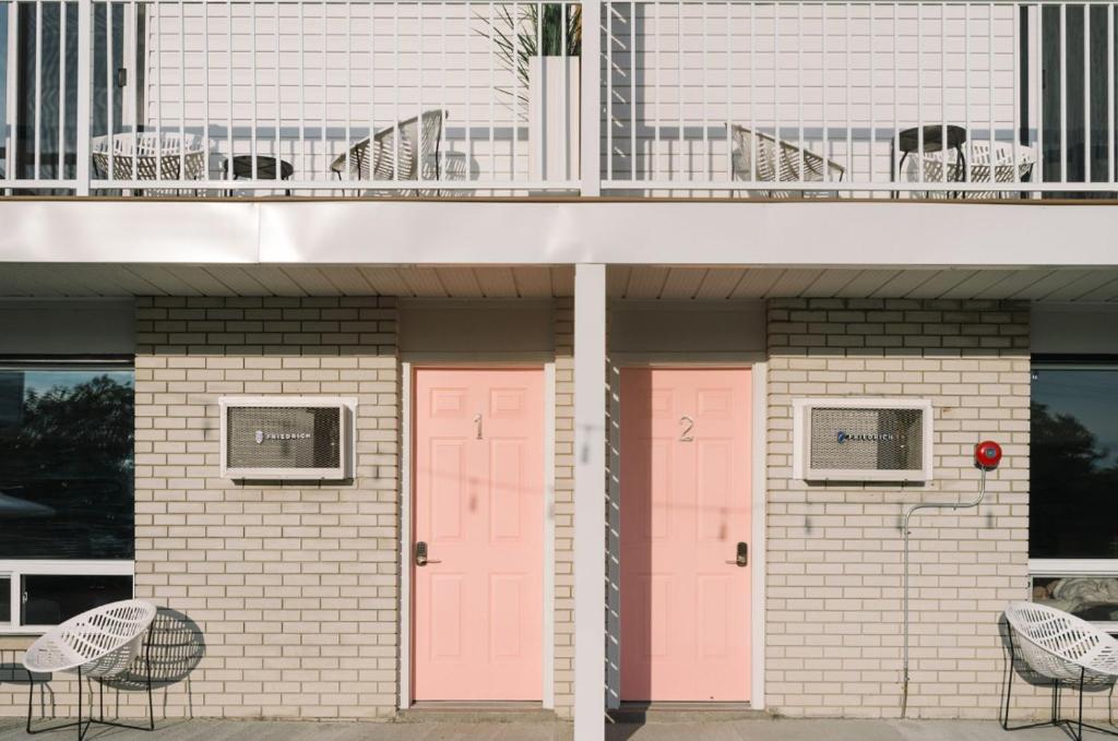 The June Motel photo 2