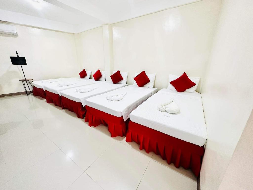 Red Palm Inn studio room with Netflix photo 4