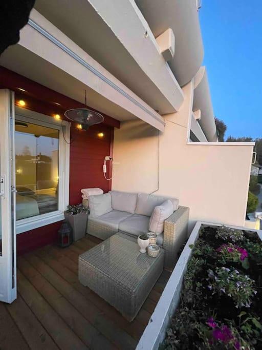 Moderne leilighet med terrasse & gratis parkering photo 2