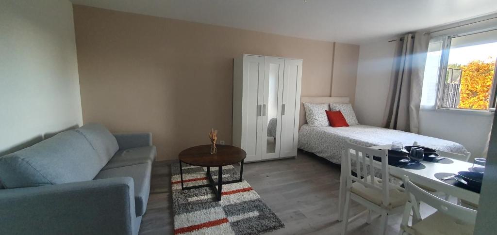 Studio Grand Confort à Houilles photo 1