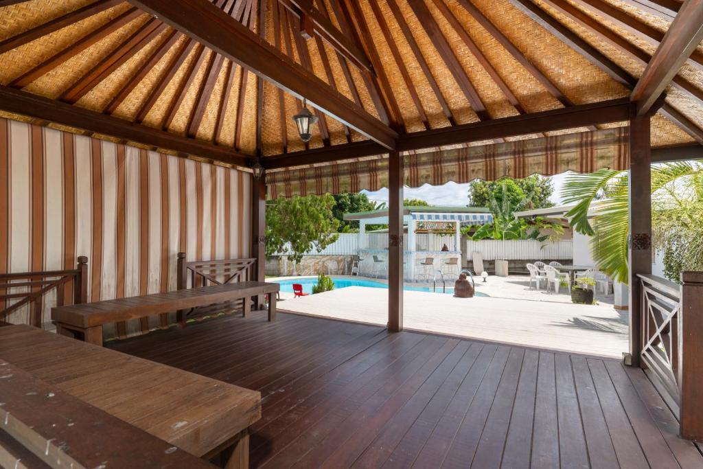 Apetahi Lodge photo 1